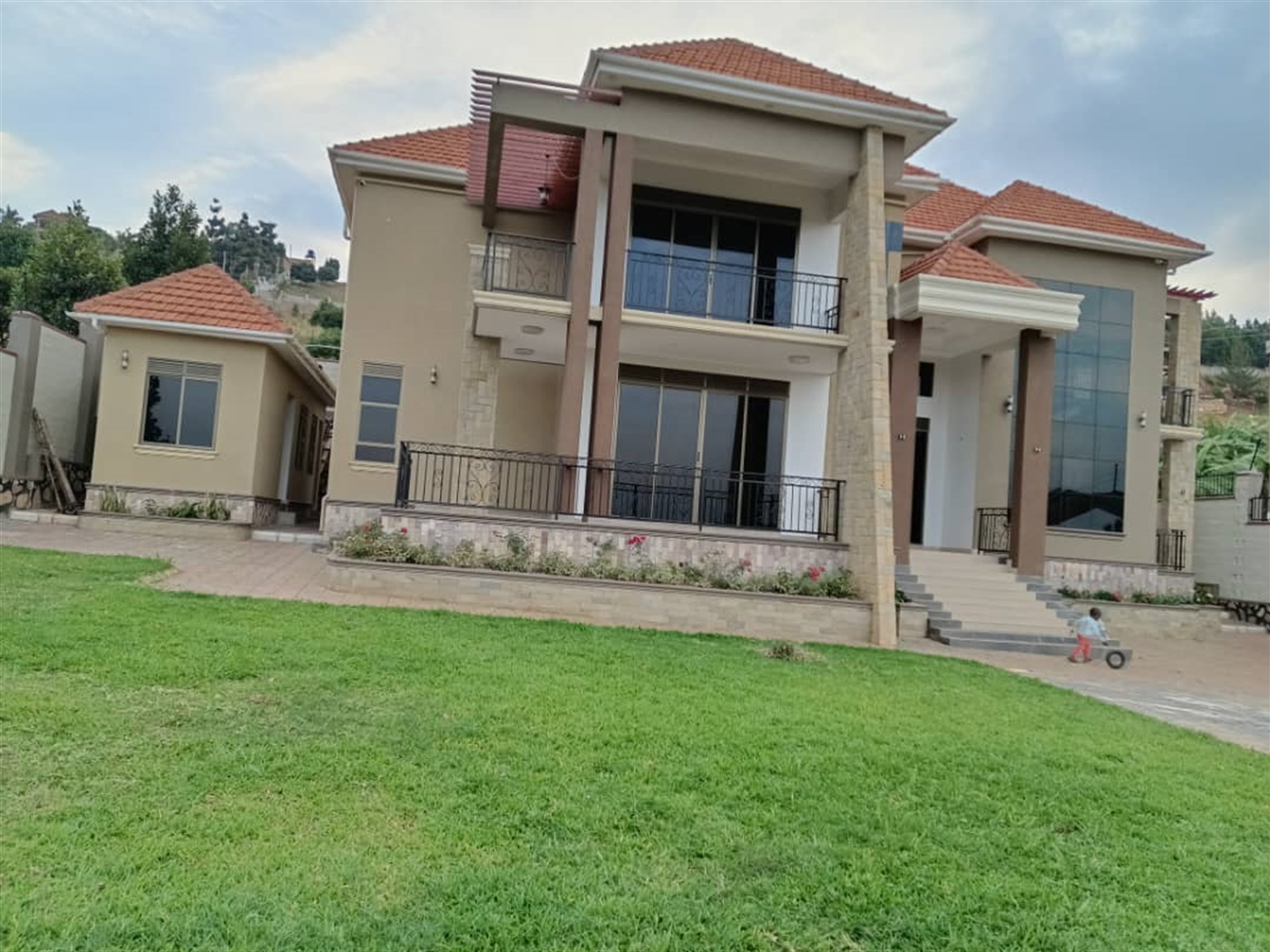 5 bedroom Storeyed house for sale in Akright Wakis...