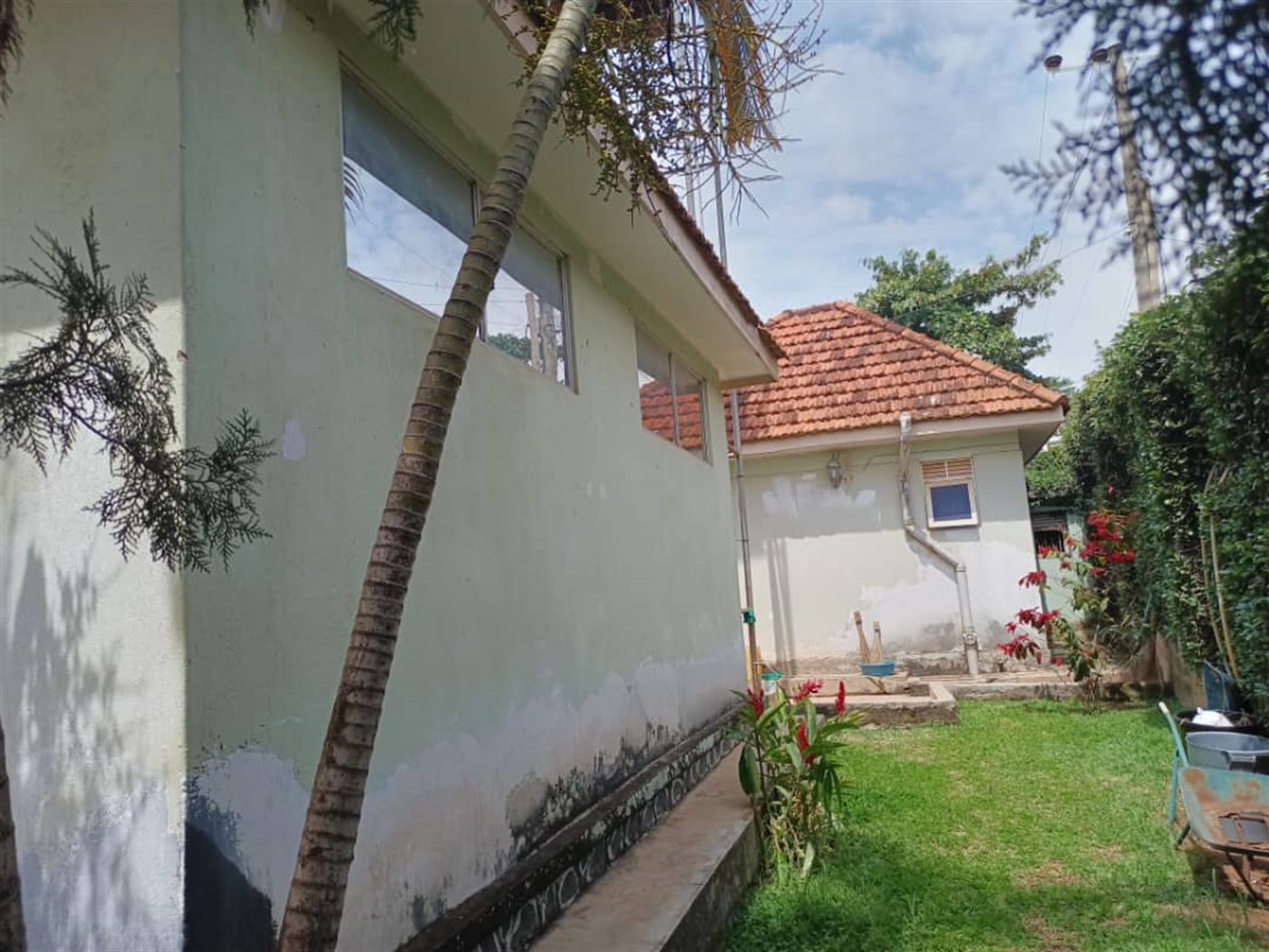 6 bedroom Storeyed house for sale in Bbunga Kampala Uganda