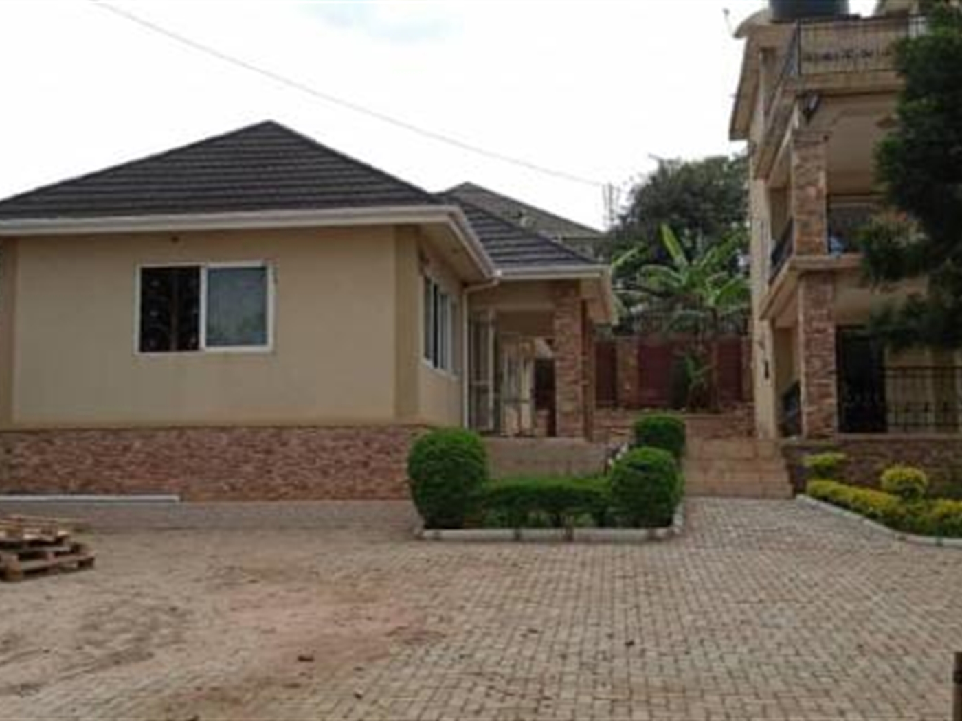 6 bedroom Storeyed house for sale in Bbunga Kampala Uganda