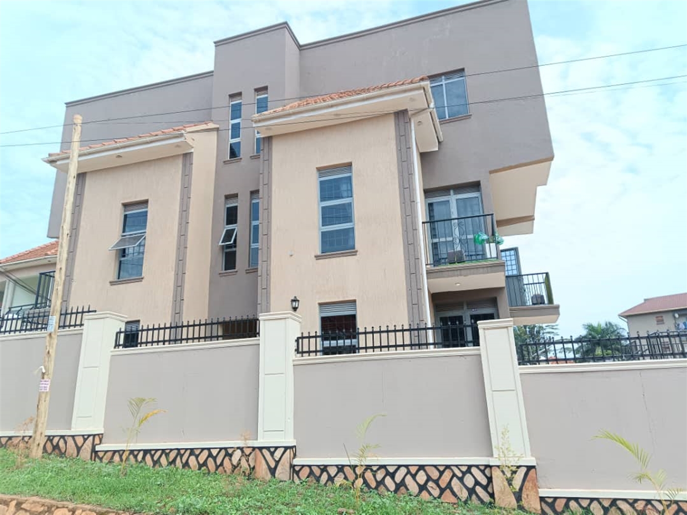 bedroom Apartment for sale in Naalya Wakiso Ugand...