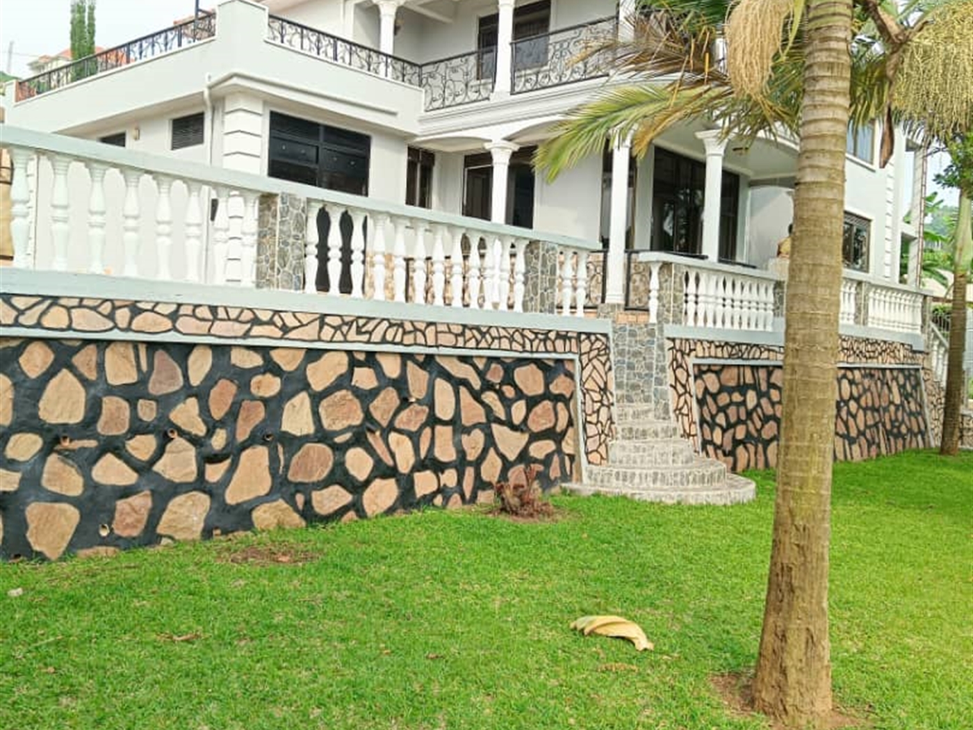 8 bedroom Storeyed house for sale in Akright Wakiso Uganda