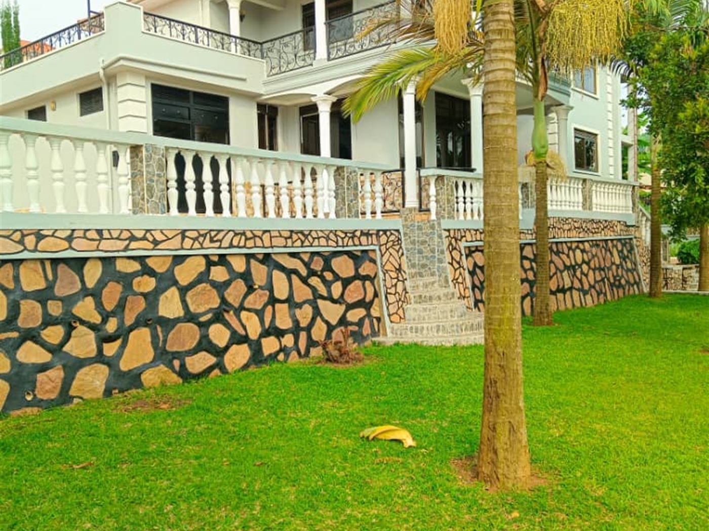 8 bedroom Storeyed house for sale in Akright Wakiso Uganda