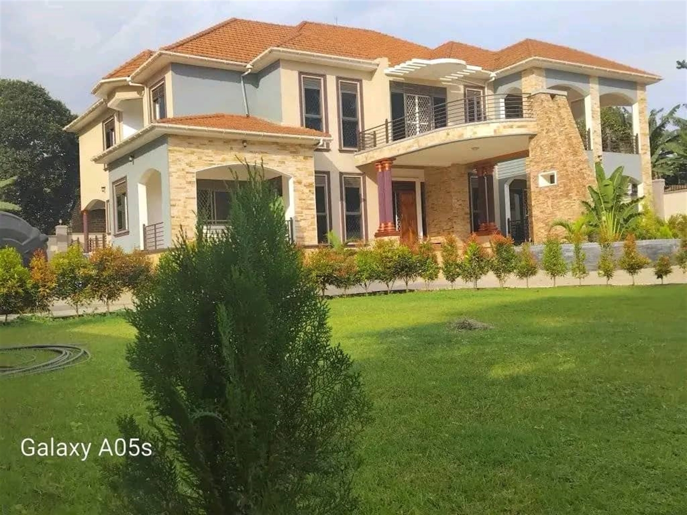 7 bedroom Bungalow for sale in Nakweelo Wakiso Uganda