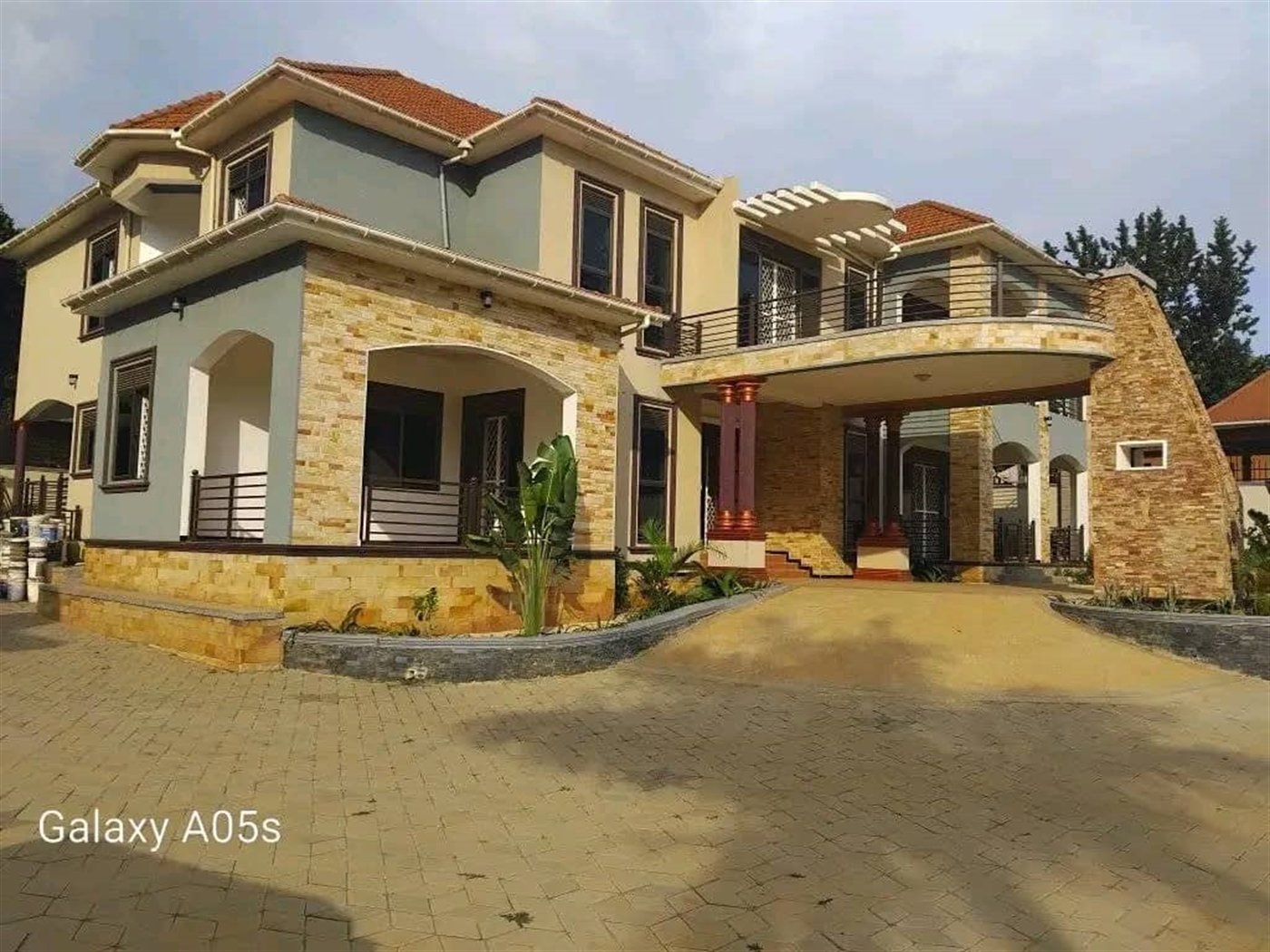 7 bedroom Bungalow for sale in Nakweelo Wakiso Uganda