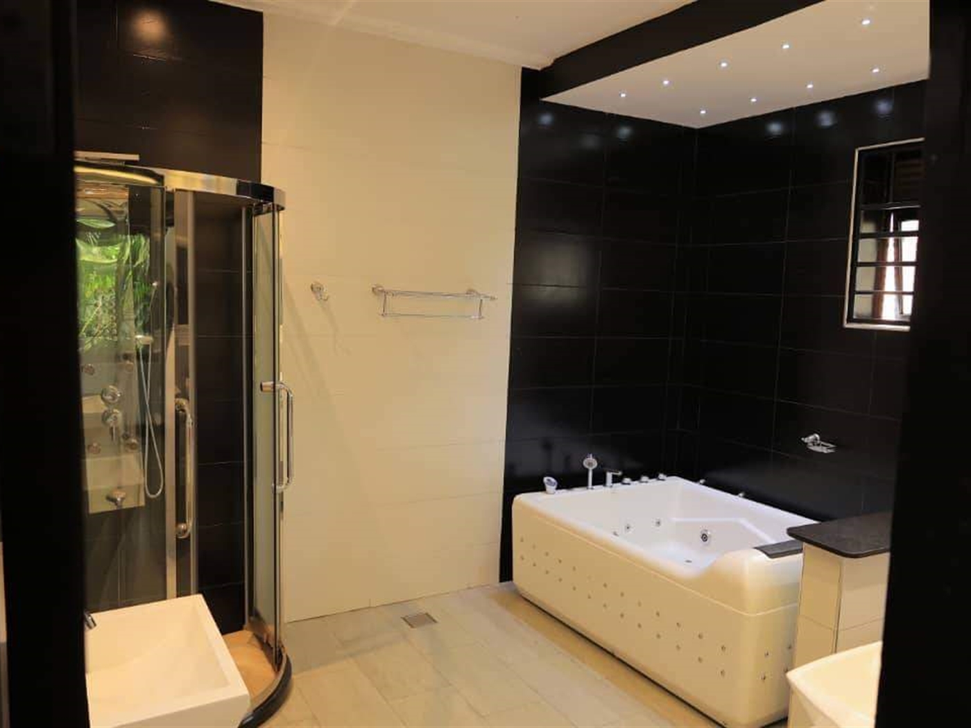 5 bedroom Storeyed house for sale in Kansanga Kampala Uganda