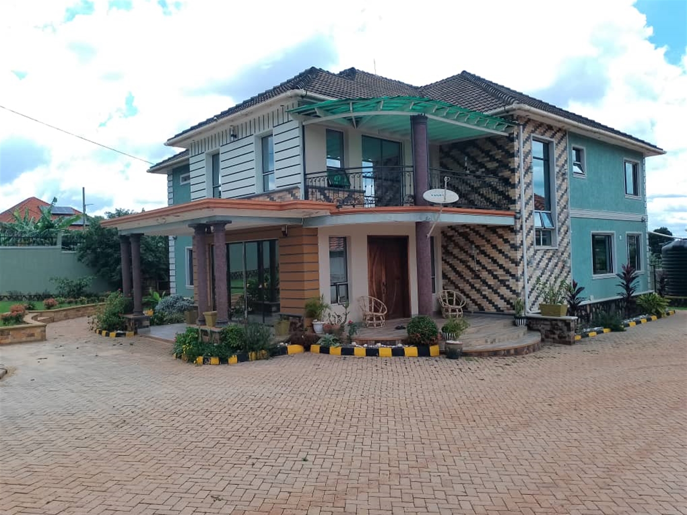 5 bedroom Storeyed house for sale in Bwebajja Wakiso Uganda