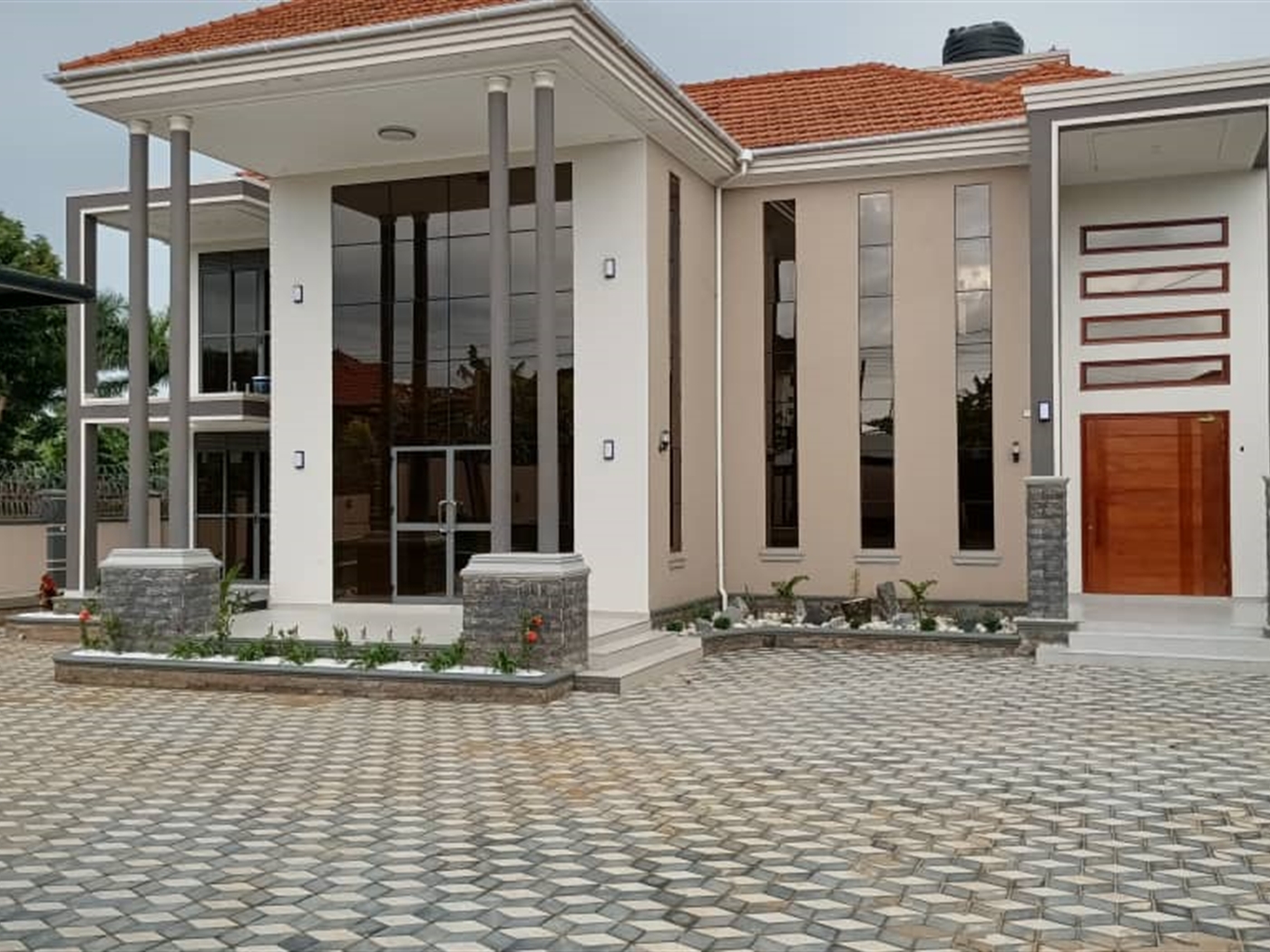6 bedroom Storeyed house for sale in Bwebajja Wakiso Uganda