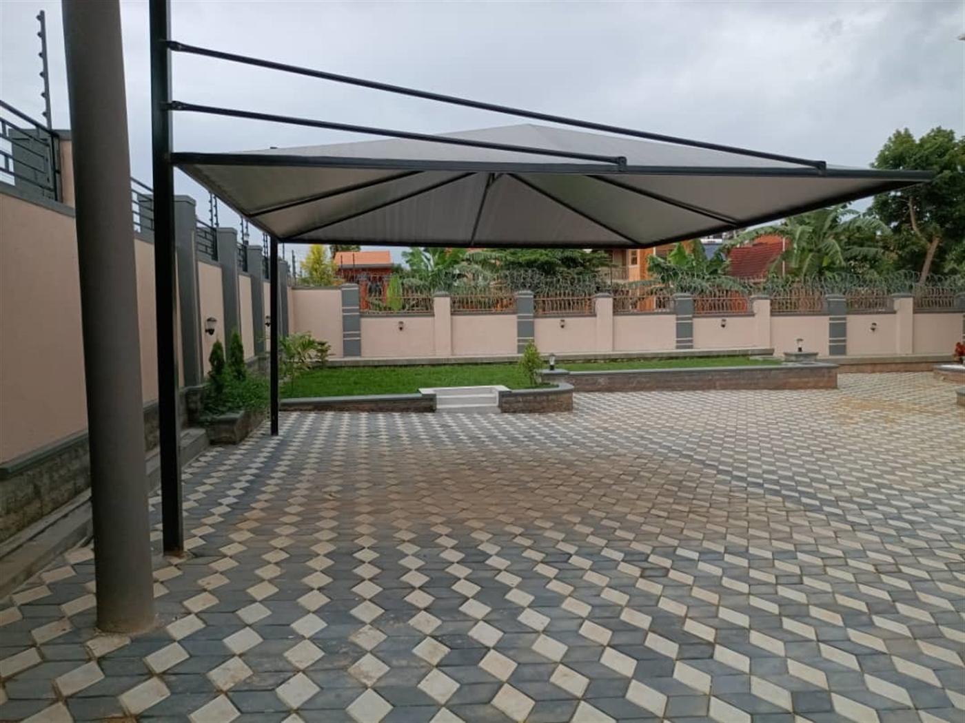6 bedroom Storeyed house for sale in Bwebajja Wakiso Uganda