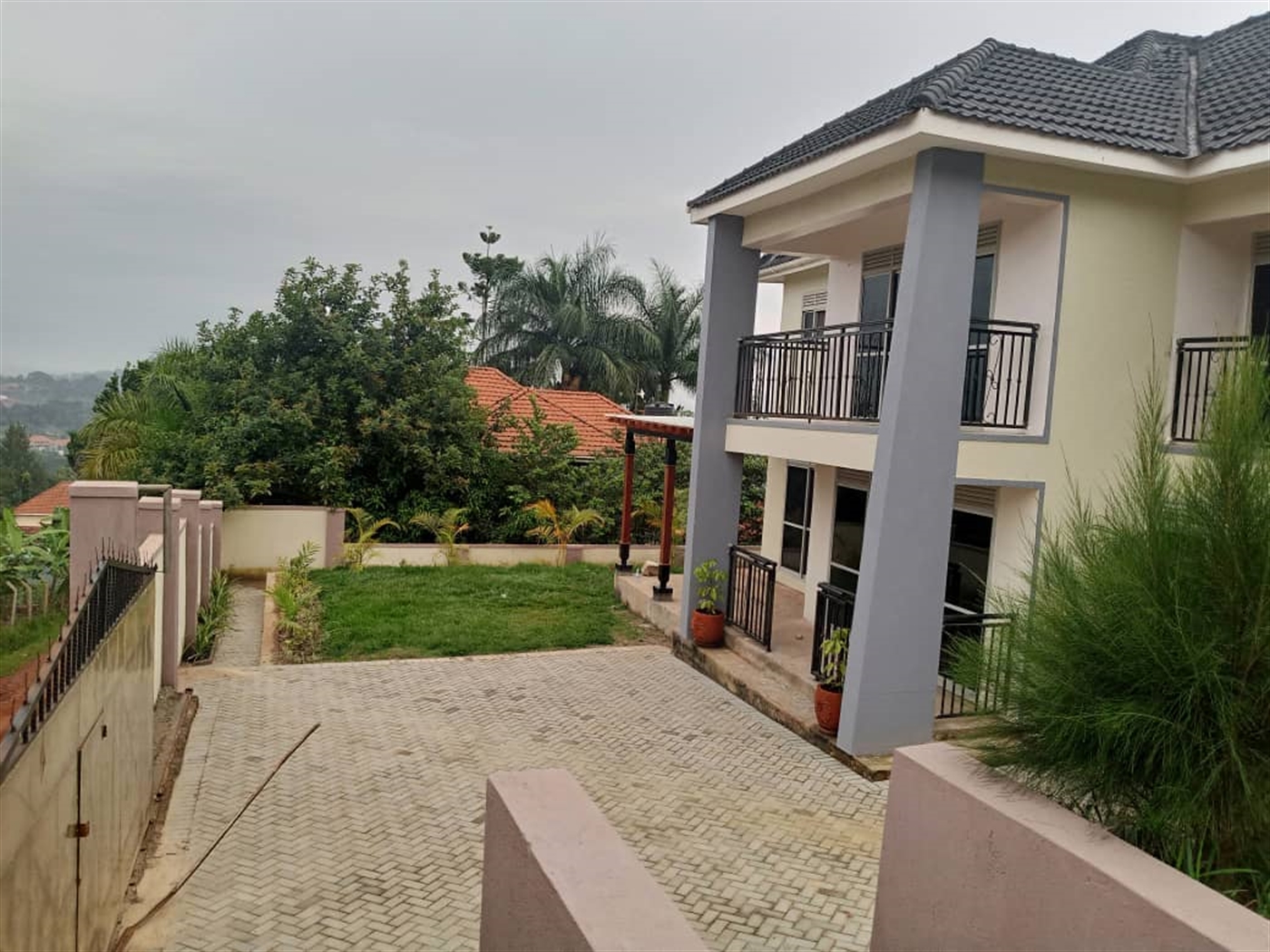 5 bedroom Storeyed house for sale in Bwebajja Wakiso Uganda