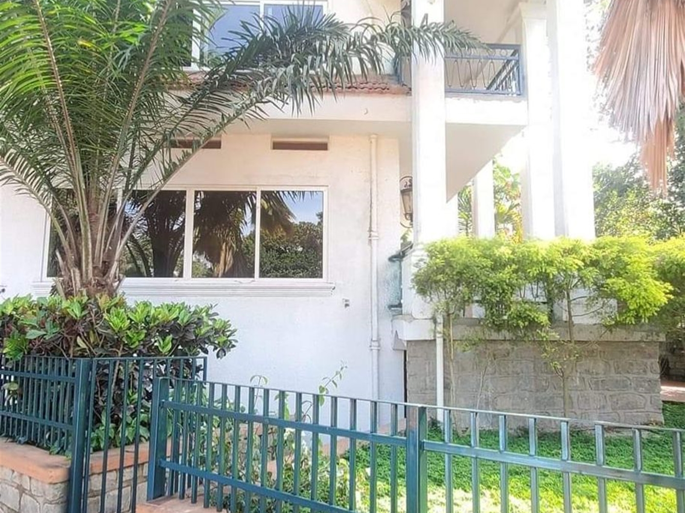 6 bedroom Storeyed house for sale in Kololo Kampala Uganda