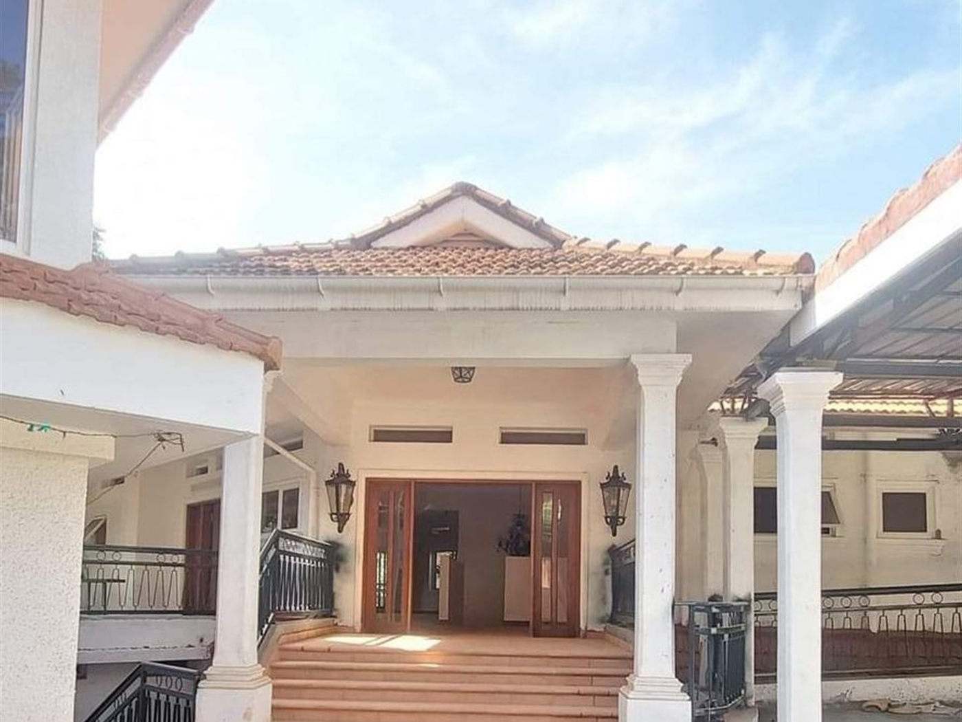 6 bedroom Storeyed house for sale in Kololo Kampala Uganda
