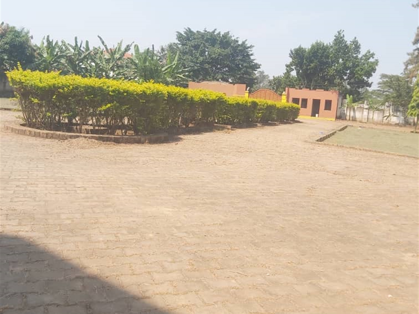 6 bedroom Storeyed house for sale in Mutungo Kampala Uganda