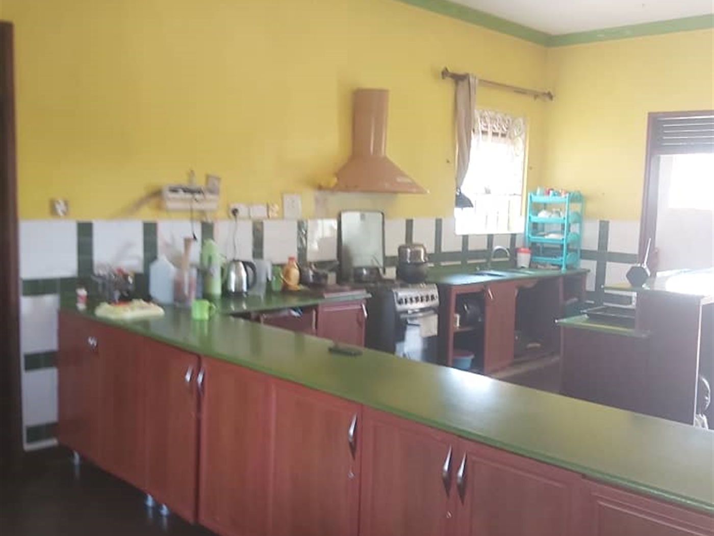 6 bedroom Storeyed house for sale in Mutungo Kampala Uganda