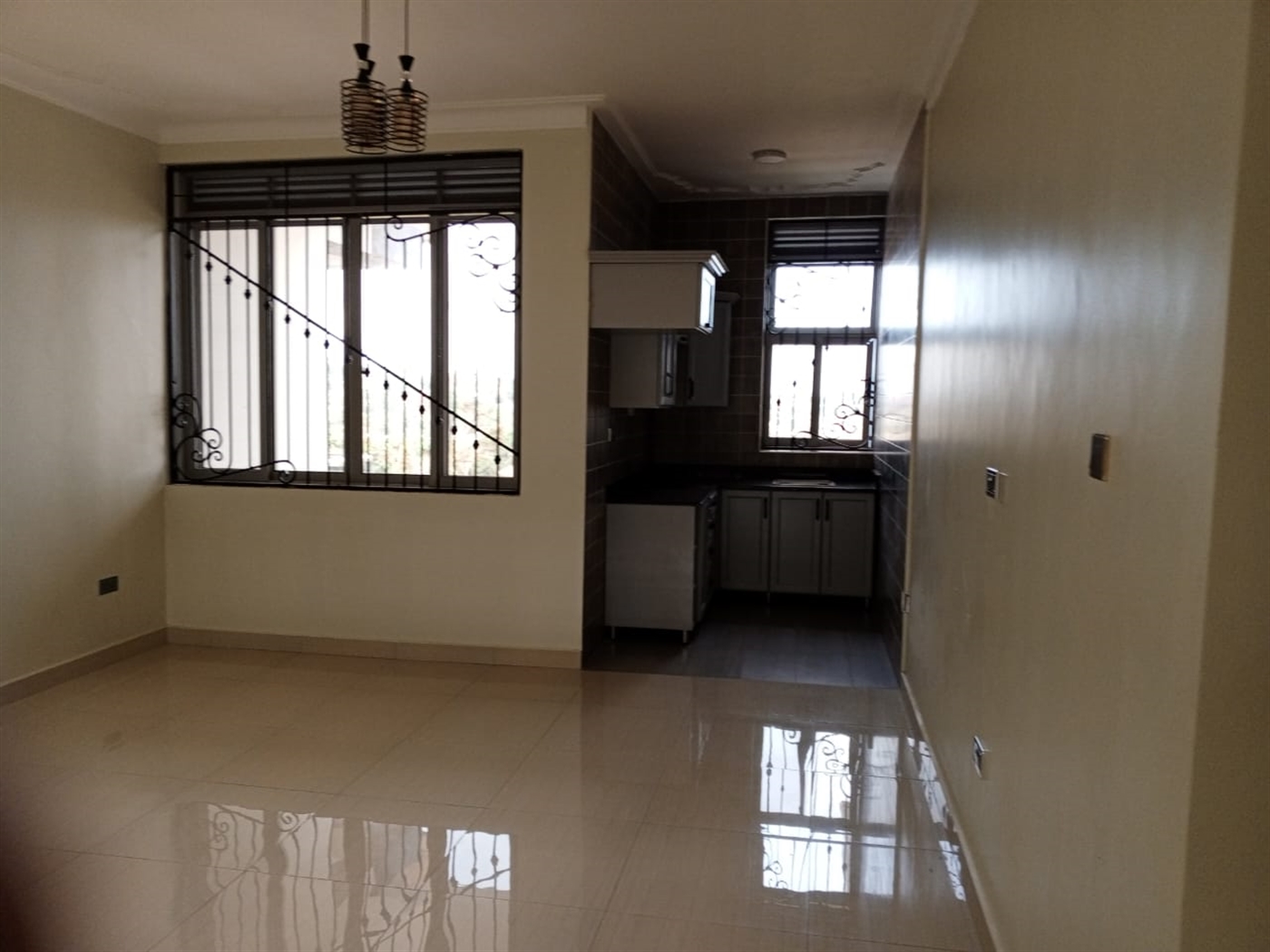 6 bedroom Storeyed house for sale in Mutungo Kampala Uganda