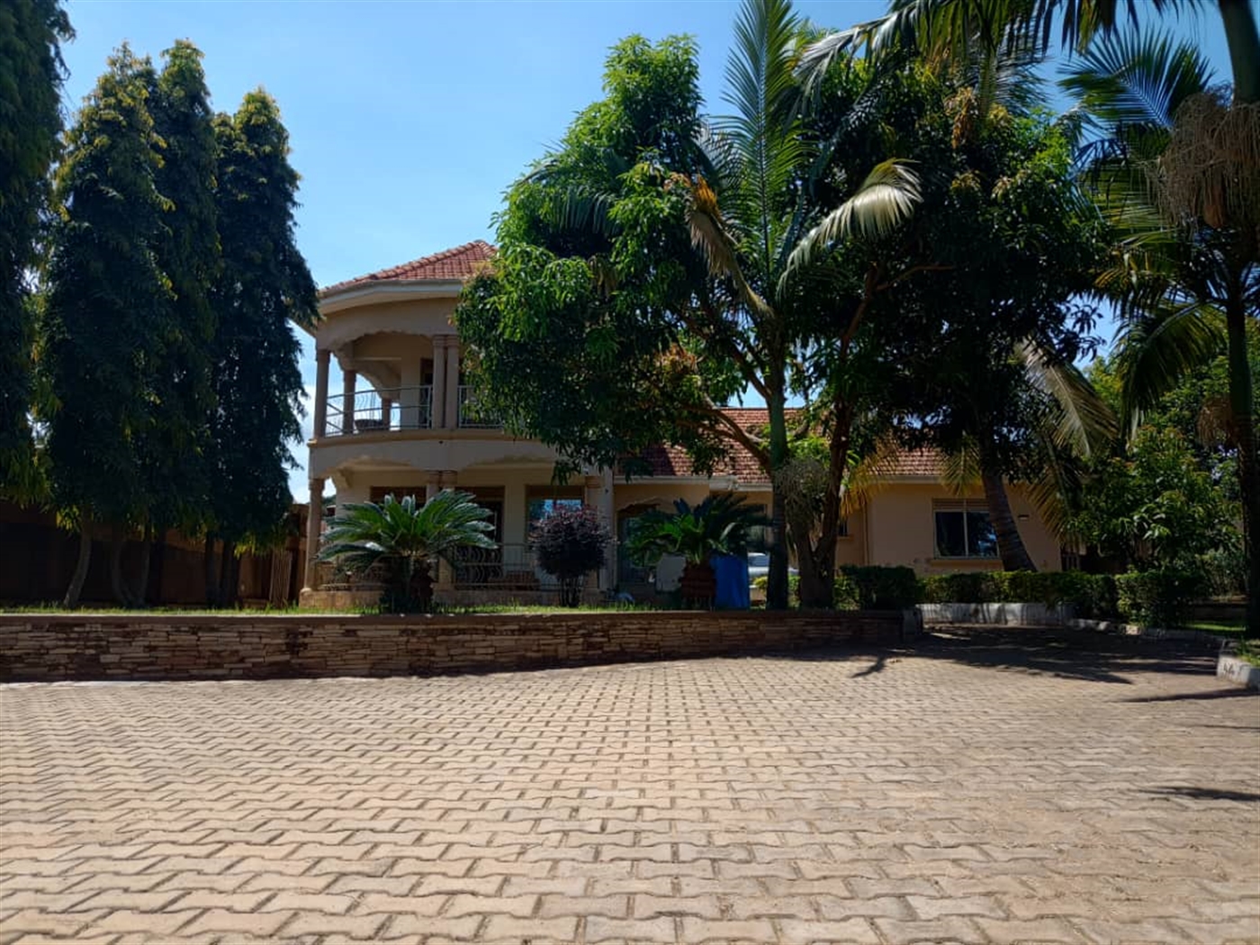 5 bedroom Storeyed house for sale in Kitubulu Wakiso Uganda