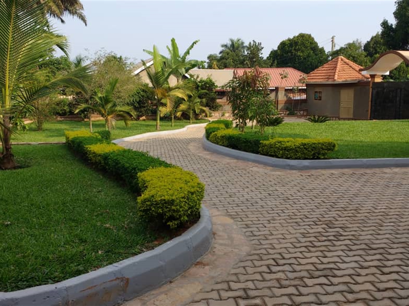5 bedroom Storeyed house for sale in Kitubulu Wakiso Uganda