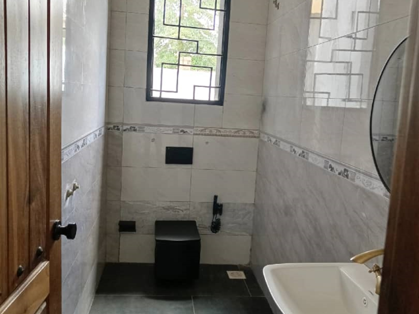 5 bedroom Storeyed house for sale in Kitubulu Wakiso Uganda