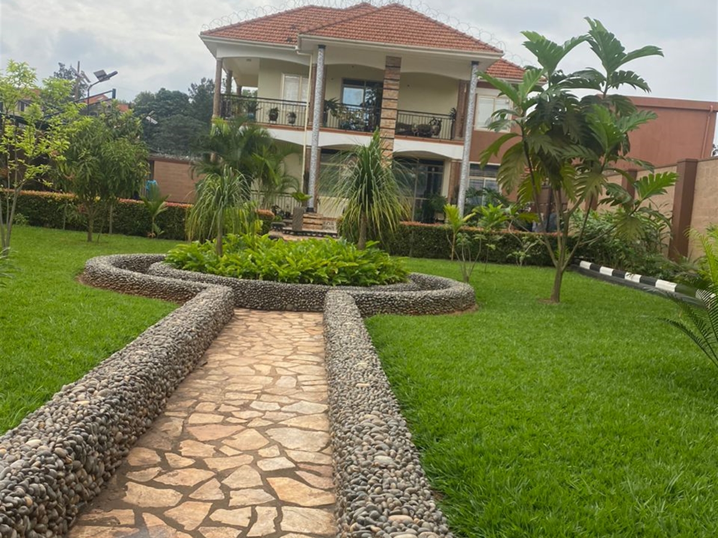 4 bedroom Storeyed house for sale in Kawuku Wakiso Uganda