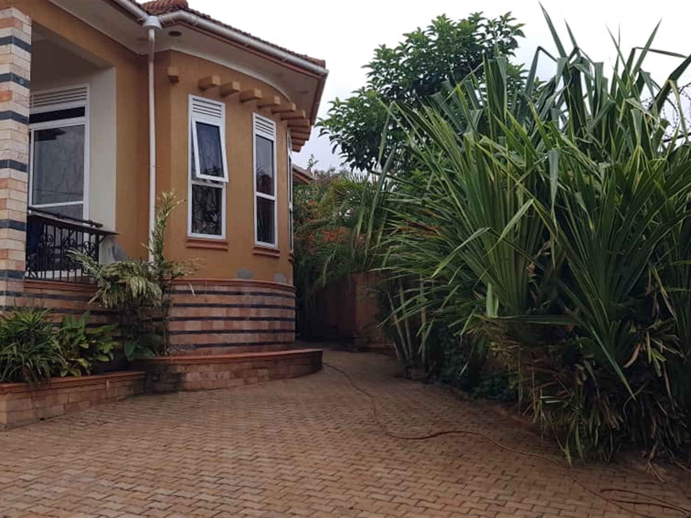 4 bedroom Storeyed house for sale in Seguku Wakiso Uganda
