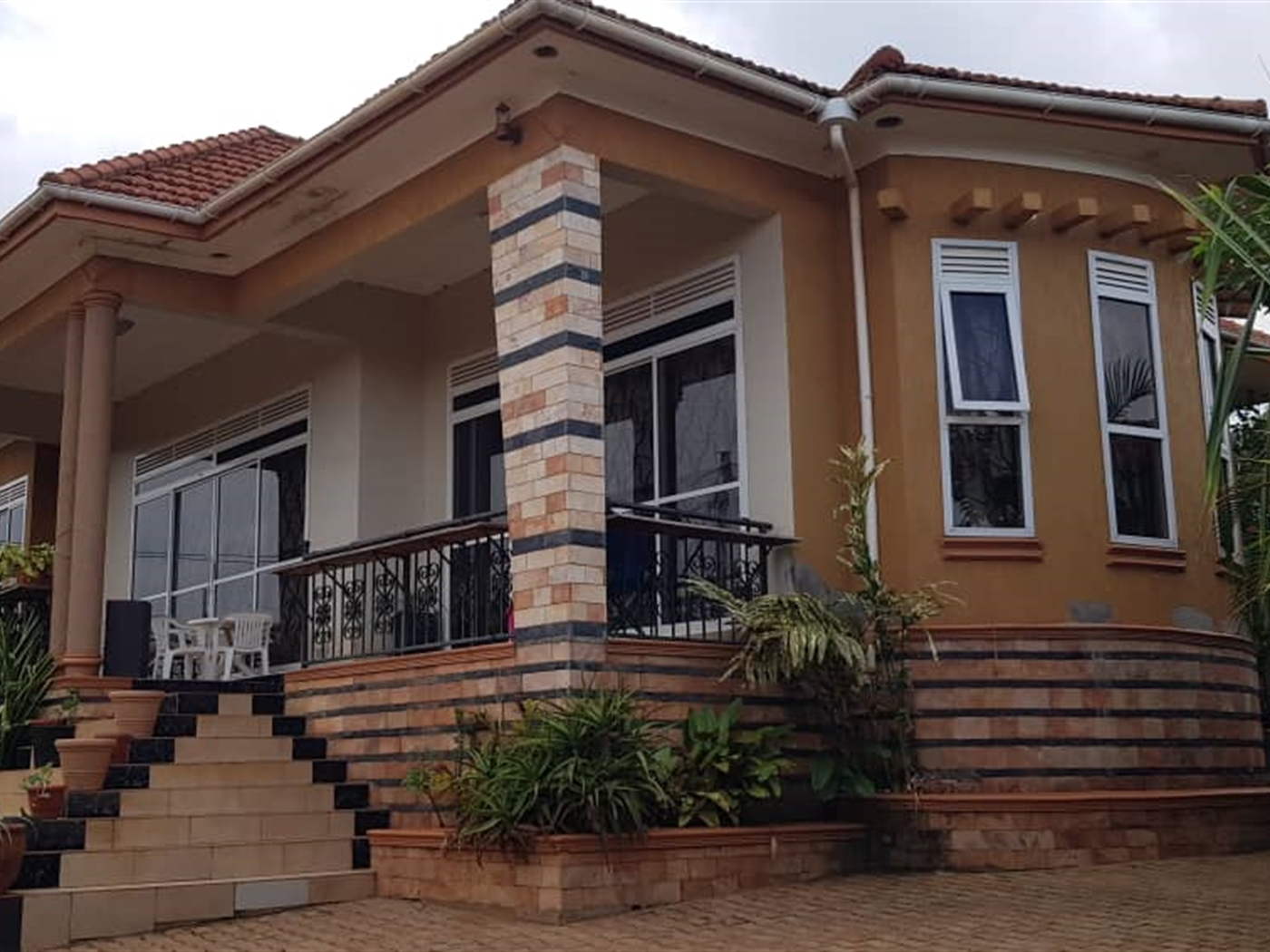 4 bedroom Storeyed house for sale in Seguku Wakiso...