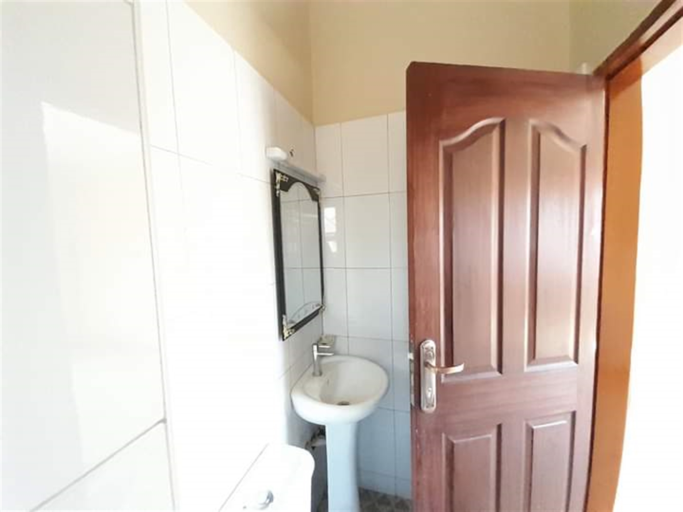 4 bedroom Storeyed house for rent in Muyenga Kampala Uganda