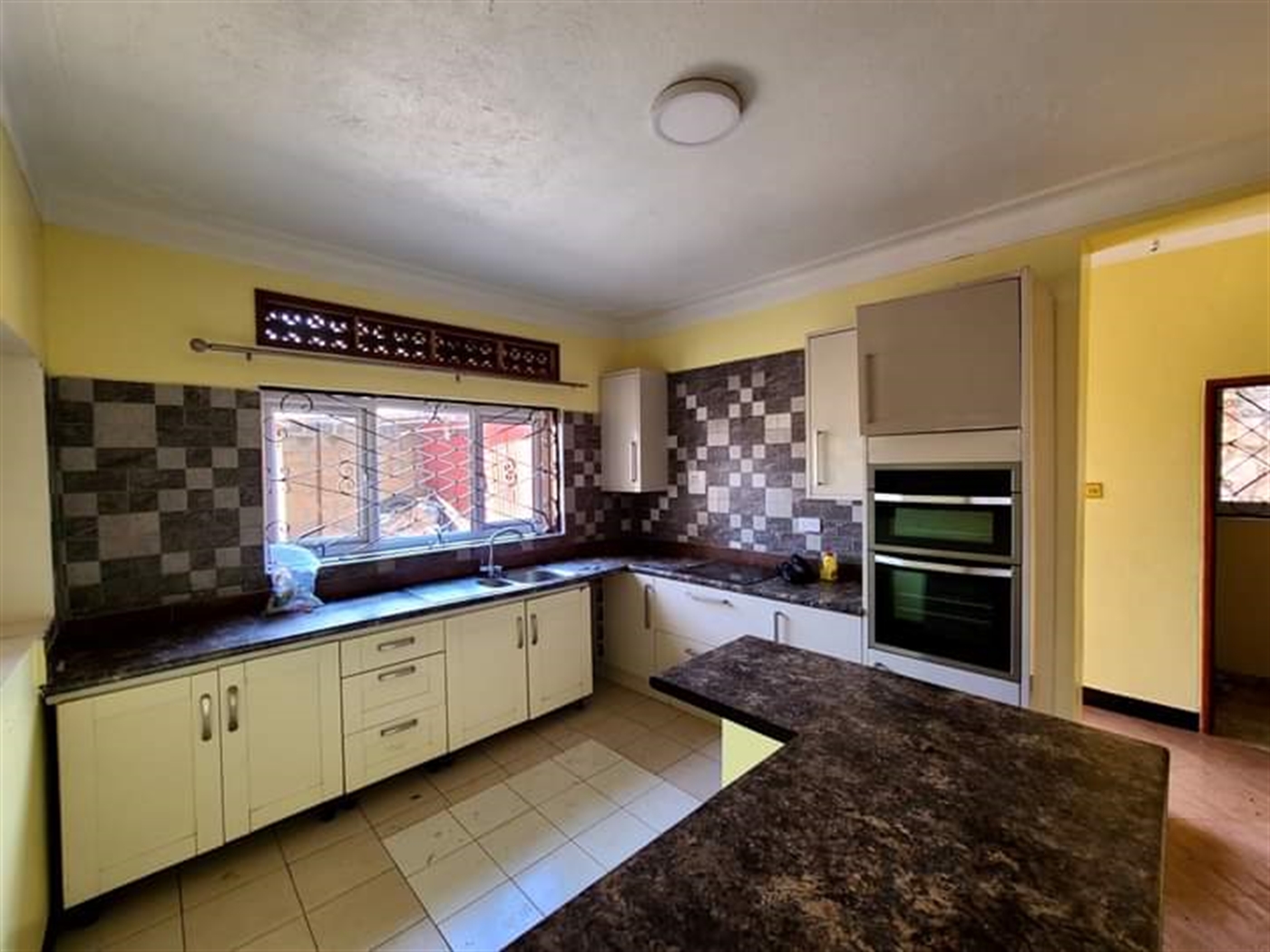 4 bedroom Storeyed house for rent in Muyenga Kampala Uganda