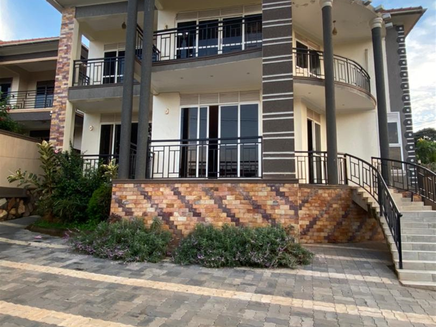 5 bedroom Storeyed house for rent in Kiwaatule Kam...