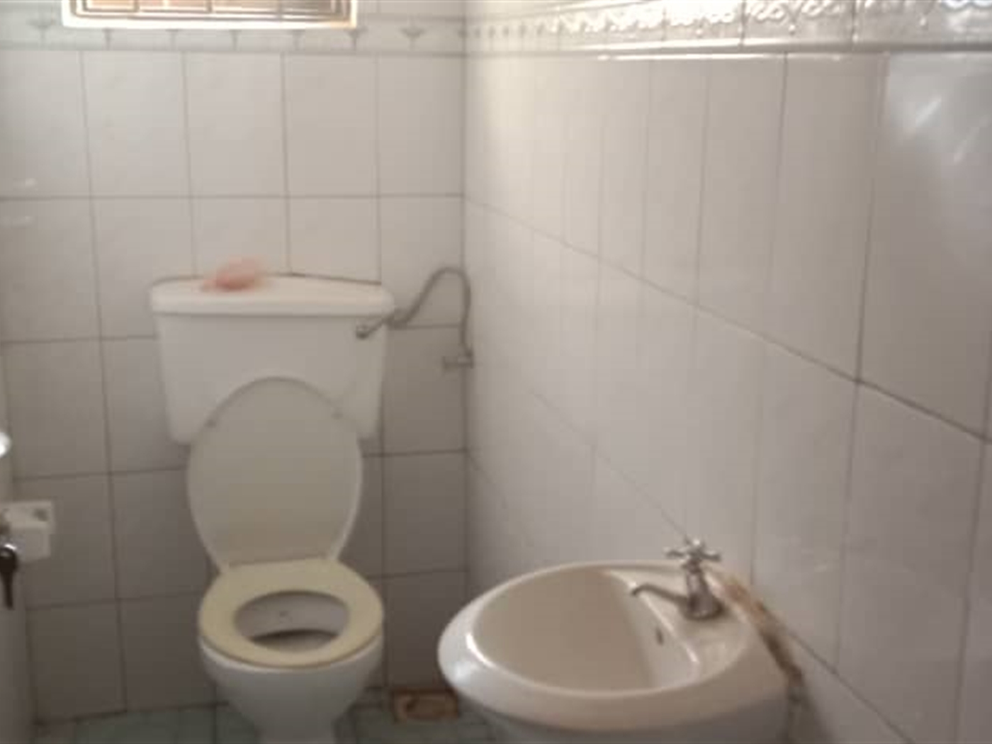 4 bedroom Storeyed house for rent in Muyenga Kampala Uganda