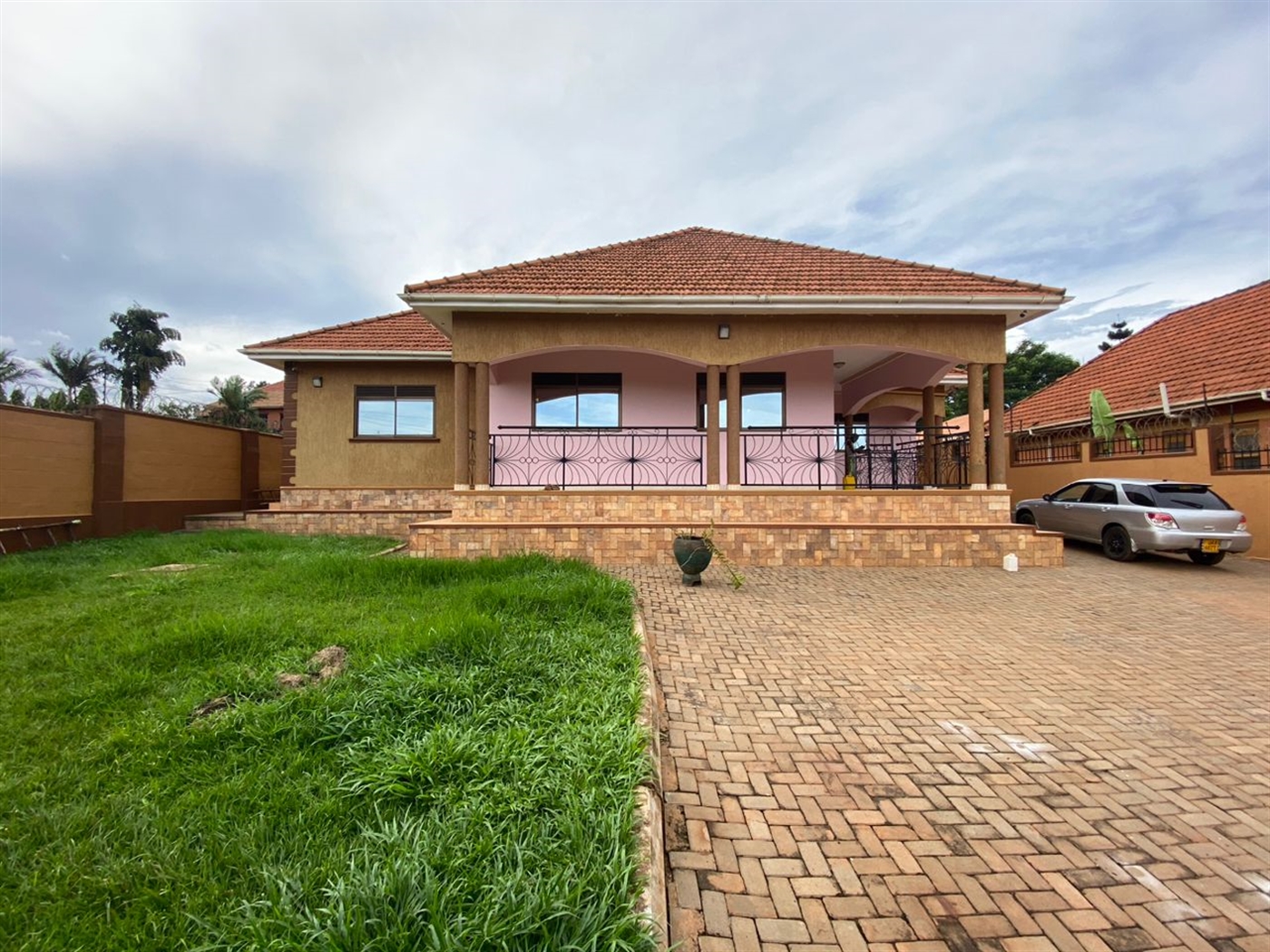  5 bedroom Bungalow for rent in Kulambilo Wakiso Uganda