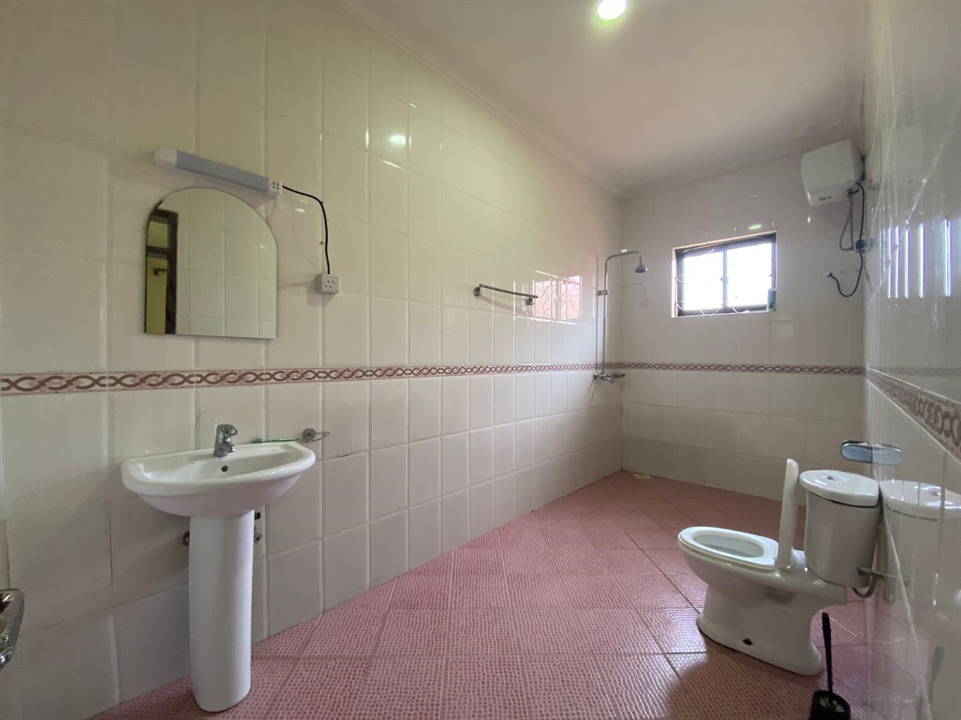  5 bedroom Bungalow for rent in Kulambilo Wakiso Uganda