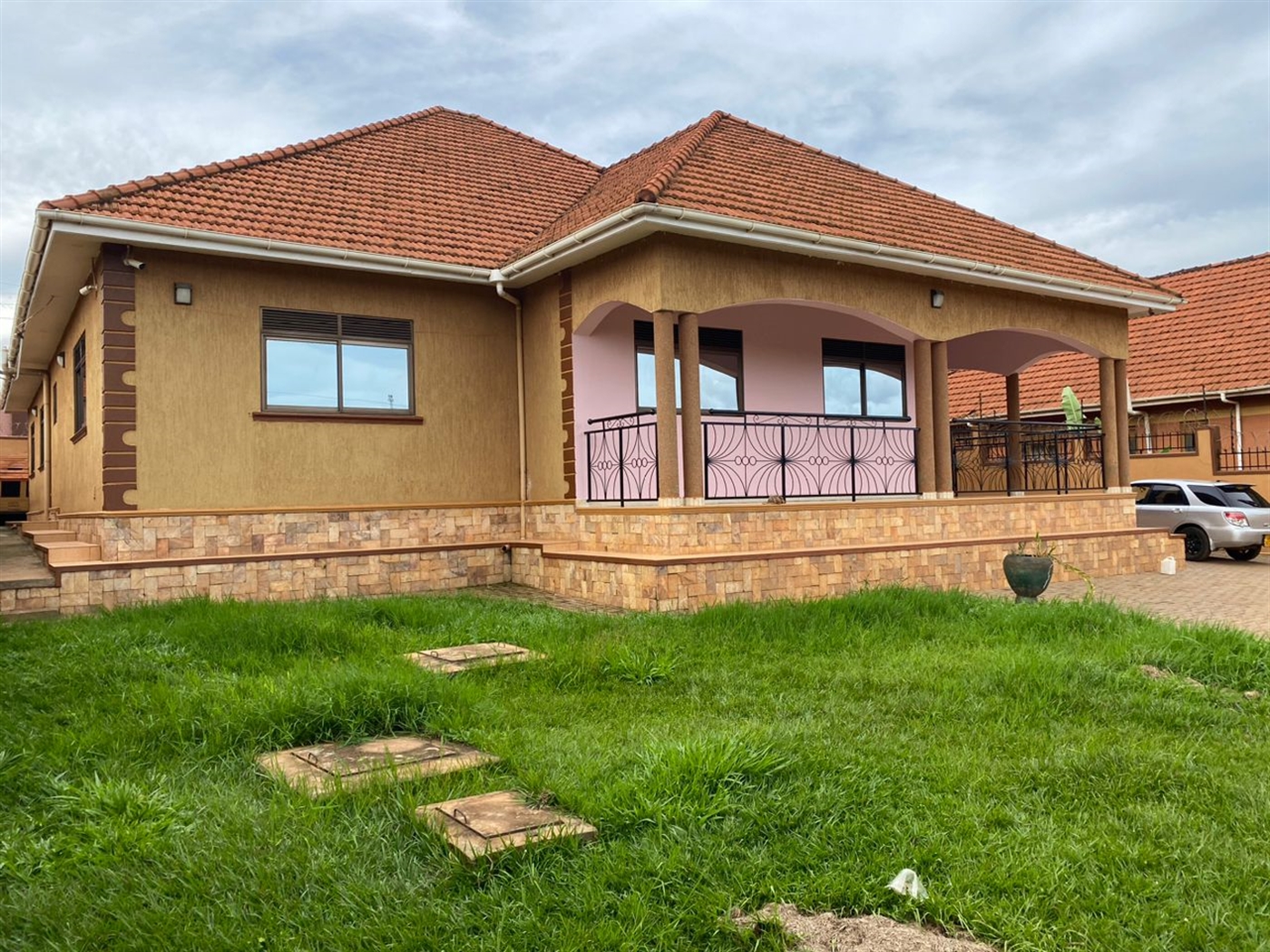 5 bedroom Bungalow for rent in Kulambilo Wakiso U...