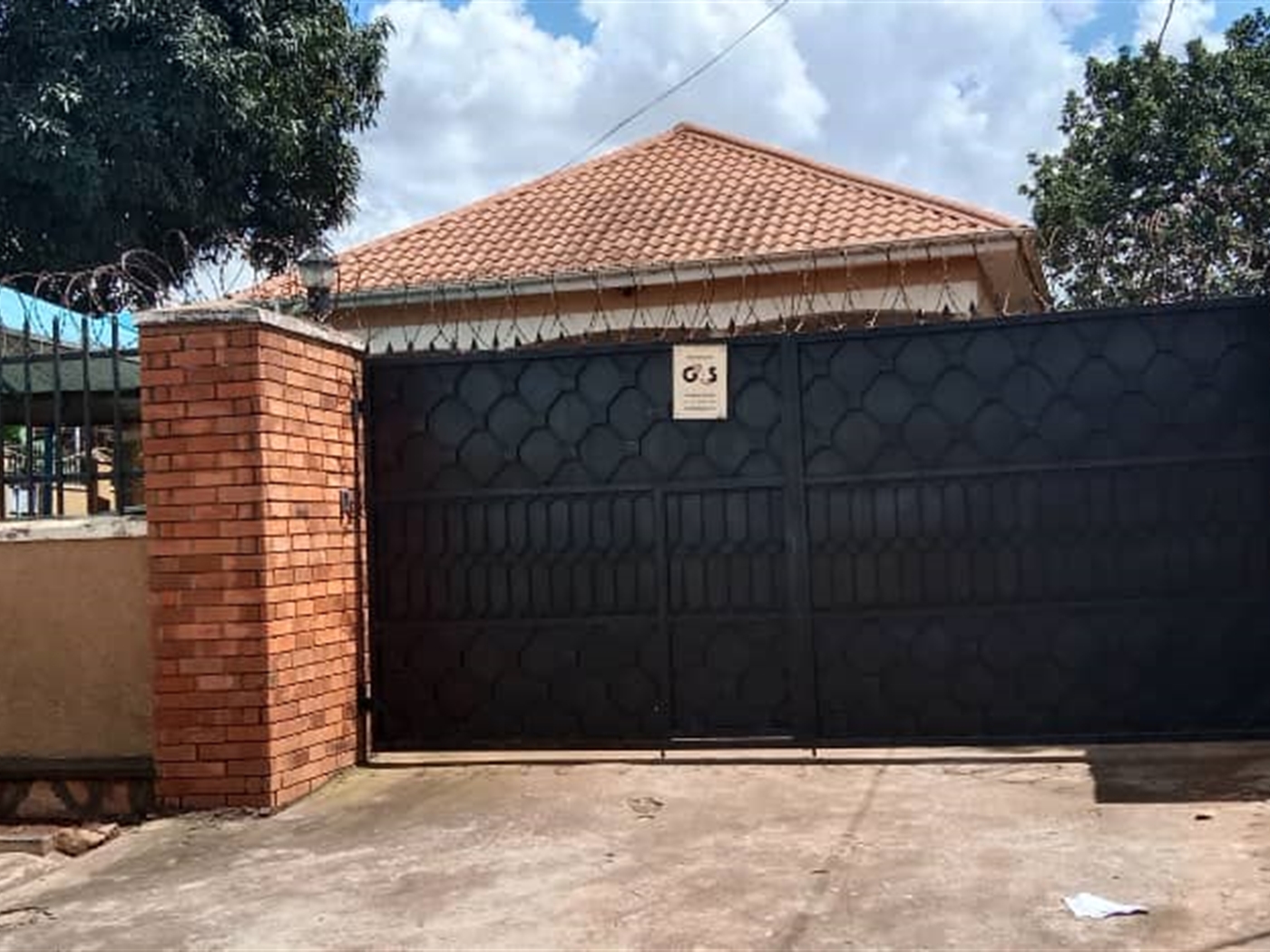  4 bedroom Bungalow for rent in Bukoto Kampala Uganda
