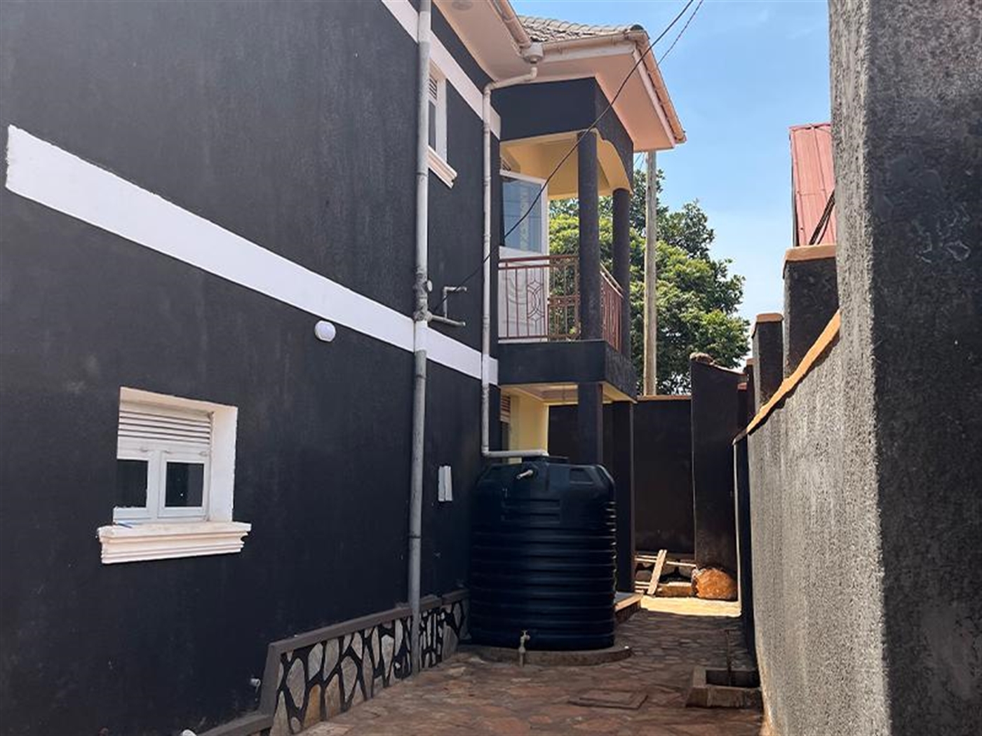  5 bedroom Storeyed house for rent in Kireka Wakiso Uganda