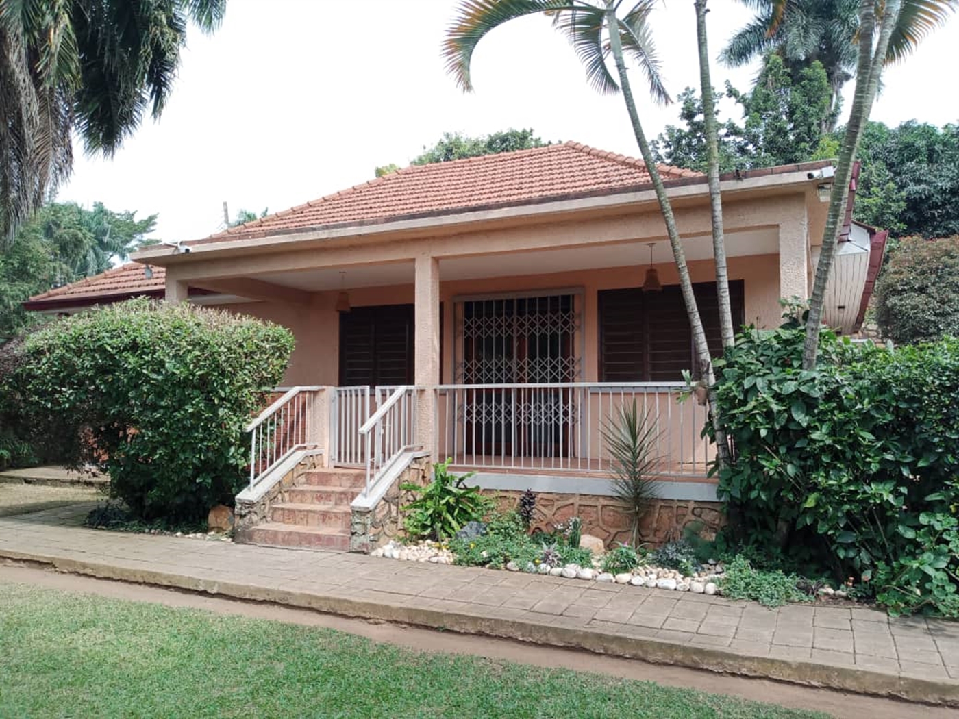 3 bedroom Bungalow for rent in Muyenga Kampala Uga...